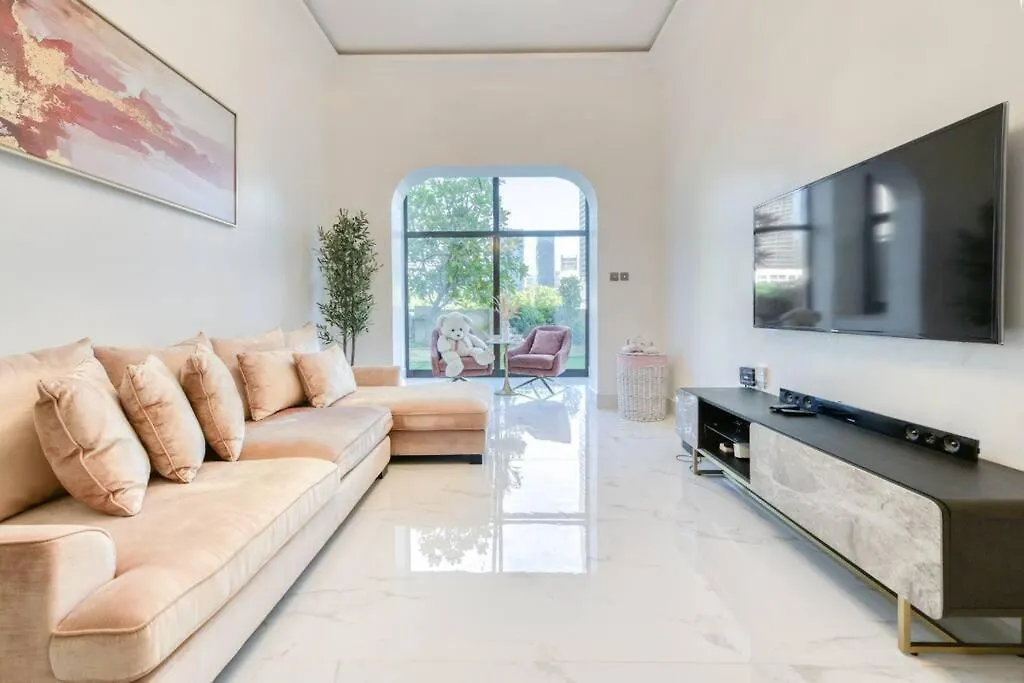 Downtown Beautiful 1Bed With Outdoor Garden Apartment Dubai