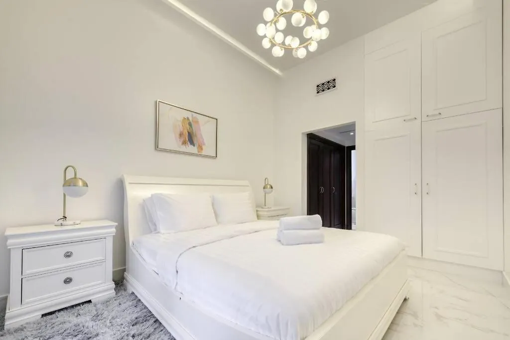 Downtown Beautiful 1Bed With Outdoor Garden Apartment Dubai 0*,