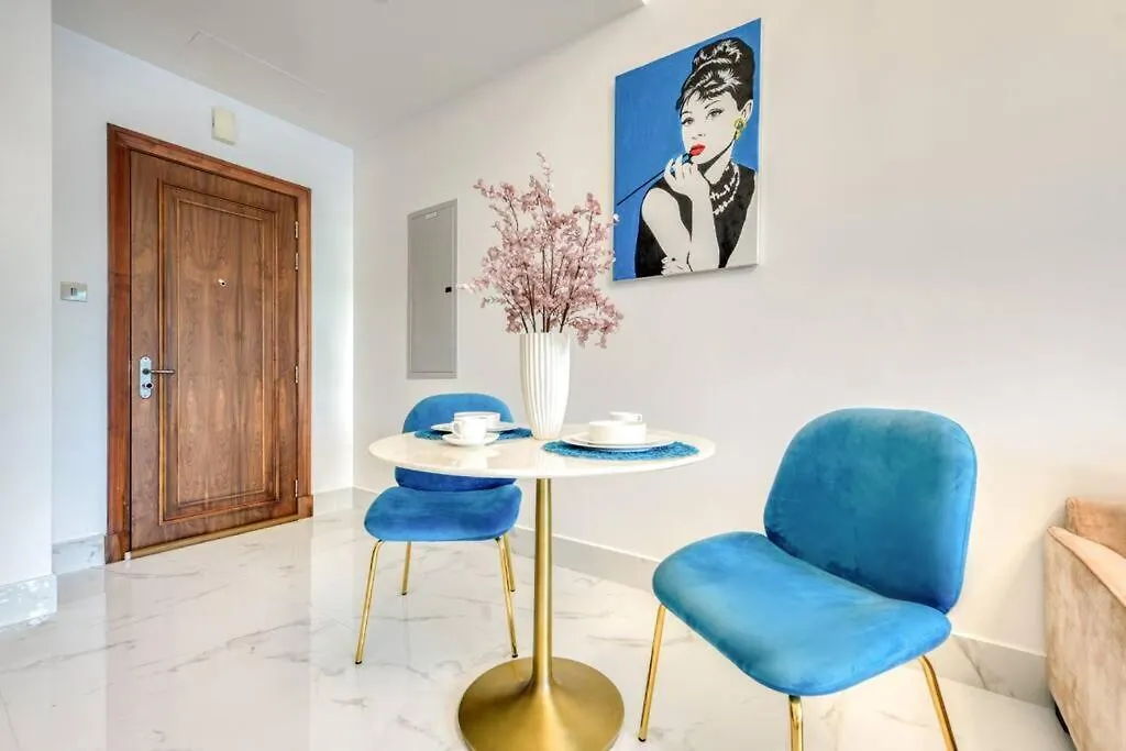 Downtown Beautiful 1Bed With Outdoor Garden Apartment Dubai