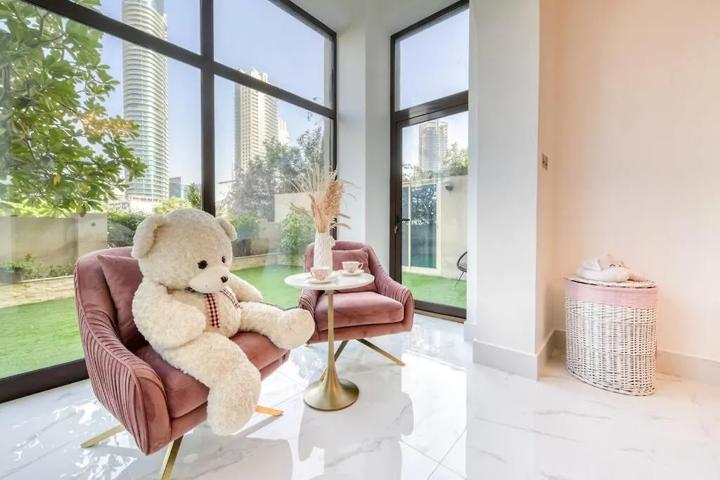 Downtown Beautiful 1Bed With Outdoor Garden Apartment Dubai 0*,  United Arab Emirates