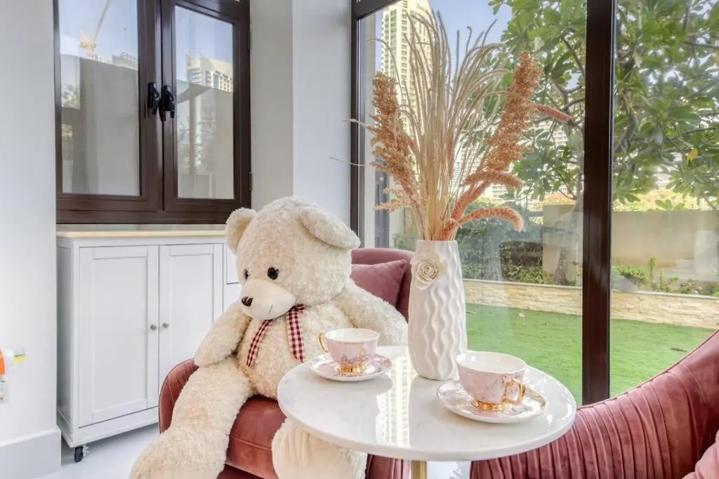 Downtown Beautiful 1Bed With Outdoor Garden Apartment Dubai