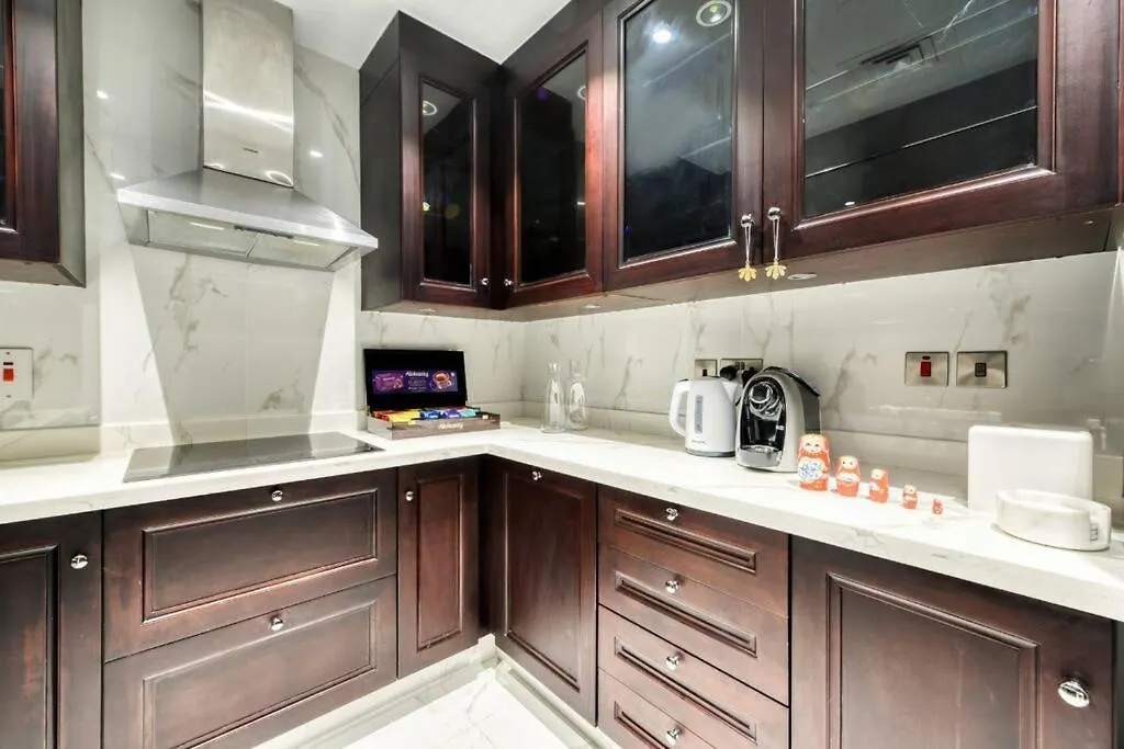 Downtown Beautiful 1Bed With Outdoor Garden Apartment Dubai