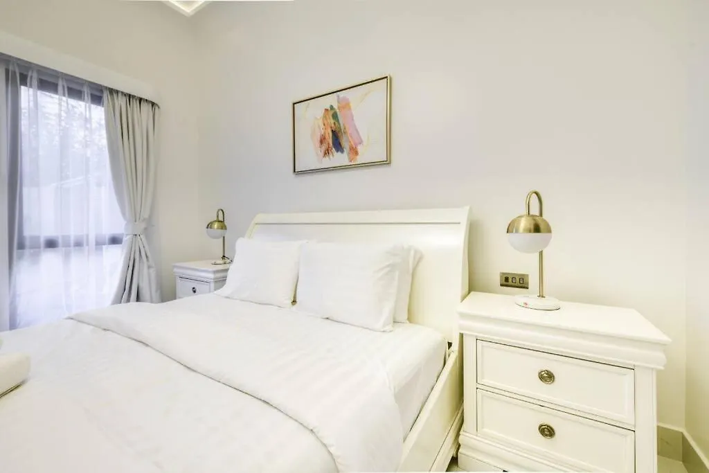 Downtown Beautiful 1Bed With Outdoor Garden Apartment Dubai