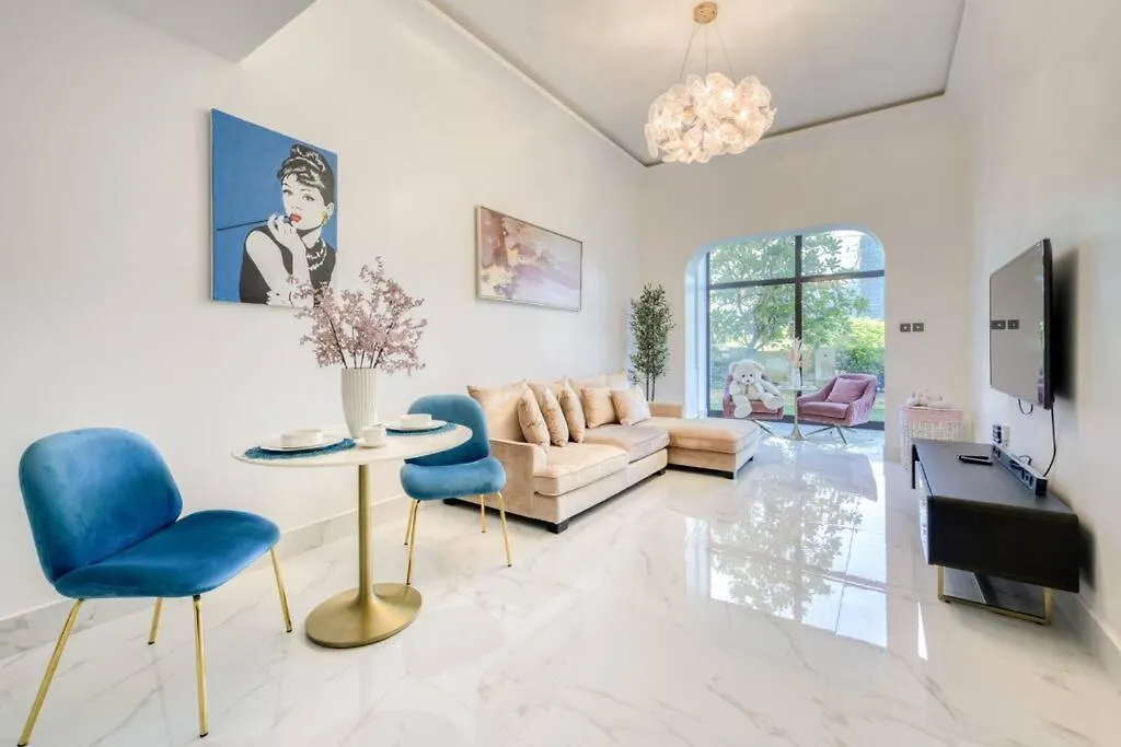Downtown Beautiful 1Bed With Outdoor Garden location